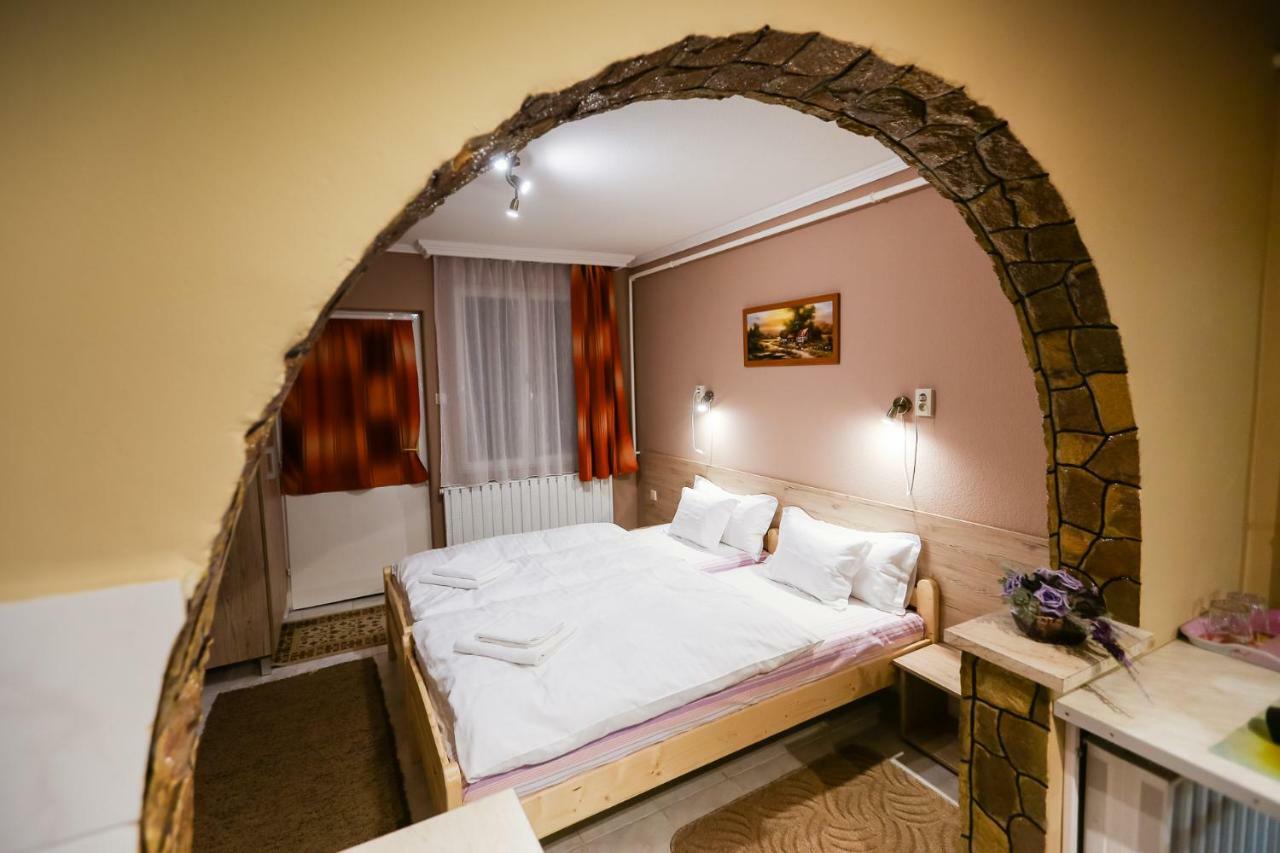 Lara Apartman Kisvárda Extérieur photo